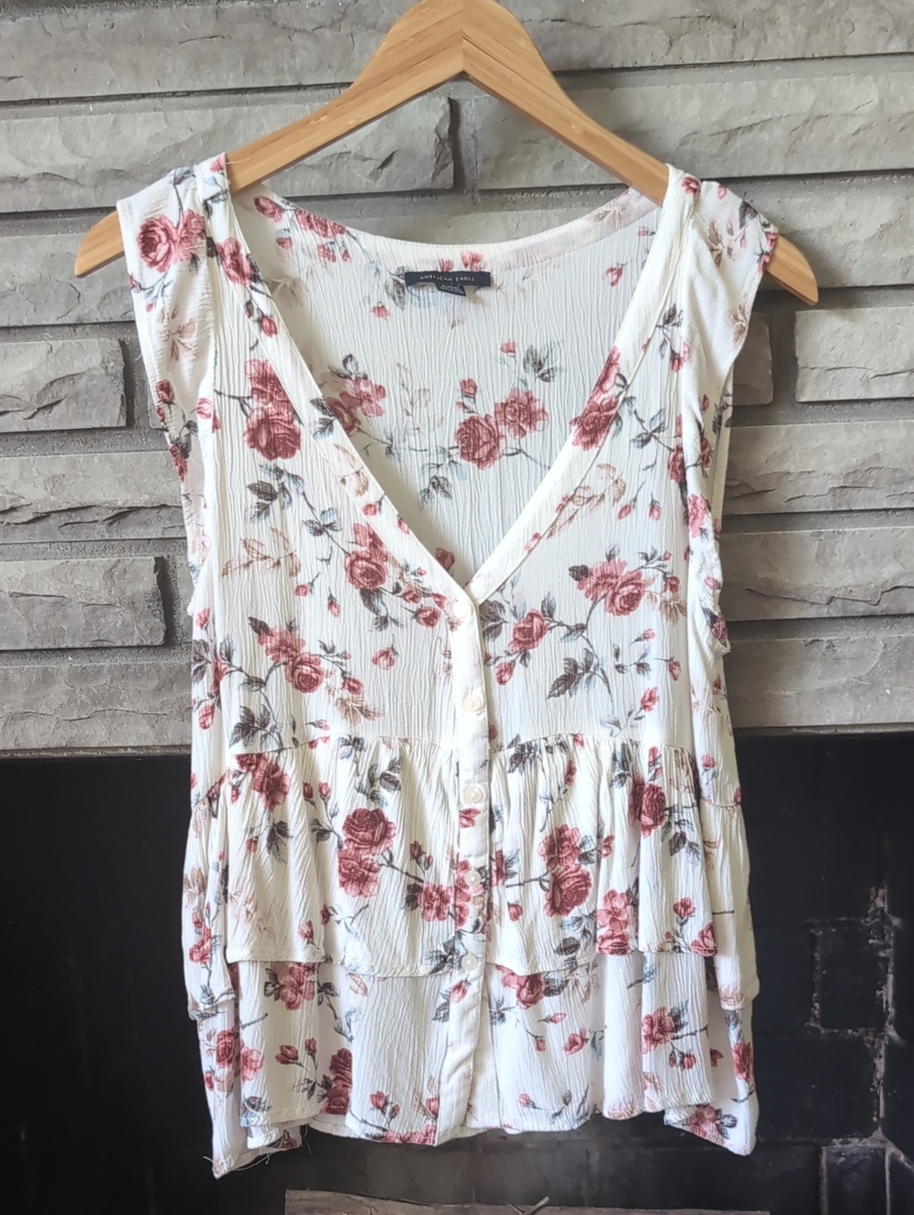 American Eagle Sleeveless White Floral V-Neck Peplum Top Size Medium